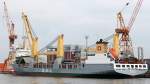 Die Paula am 15.10.2013 im Hafen von Bremerhaven. Sie ist 152m lang und 22m breit.