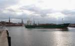 MS SUNMI IMO 9073581 hat im Hafenbecken gewendet und luft nun zum Lschplatz am Lbecker Lagerhauskai, um das mitgebrachte Getreide zu lschen...
Aufgenommen: 14.3.2012