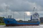 Transmar IMO-Nummer:9167332 Flagge:Gibraltar Lnge:90.0m Breite:14.0m Baujahr:1998 Bauwerft:Bodewes Shipyard,Hoogezand Niederlande passiert auf dem Nord-Ostsee-Kanal die Eisenbahnhochbrcke bei