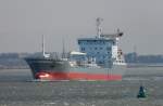 Der Tanker  Evinco  luft aus dem Petroleumhafen in Rotterdam aus. Das Bild stammt vom 01.02.2009