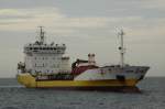 Der Tanker Mencey luft gerade den Hafen von Arrecife/Lanzarote an um seine Kerosinladung zu lschen.