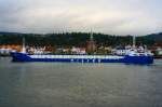 Was hier aussieht wie eine Flukreuzfahrt ist Hochseeschifffahrt. Der Maltesische Tanker M/S  Wilson Ayr  passier von Drammen kommend den Svelviksund und Svelvik; 07.11.2009