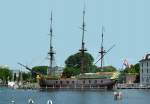 Amsterdam - Museumshafen. Nachbau eines 3-Mast Ostindienfahrers. 1748 auf der Schiffswerft V.O.C. in Amsterdam gebaut. - 23.07.2013