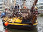 SHTANDART am 10.5.2014 in Hamburg zum Hafengeburtstag im Sandtorhafen / Bugansicht mit der Galionsfigur /  Nachbau einer Fregatte von 1703, Heimathafen St.