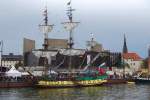 Die Shtandart der Nachbau einer gleichnamigen russischen Fregatte aus dem Jahre 1703 auf der Sail 2010 in Bremerhaven Lnge:35,00m Breite:6,80m Tiefgang:3,05m Segelflche:660m Besatzung:40 Personen aufgenommen am 29.08.10
