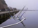 Hier liegt der Traditionskutter  Vagel Grip , in ca. 5-6 Meter Tiefe auf Grund, im Rostocker Stadthafen.
Gesunken ist der Kutter innerhalb eines halben Jahres zum zweiten mal! 
Was sich wohl die Mwe dabei denkt....