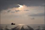 . Sonne, Wolken, Wasser und ein Frachtschiff - 

Irgendwo an der Elbmündung, 

11.04.2012 (J)
)