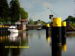 Schleuse Krummesse im Elbe Lbeck Kanal, zwei Sportboote (Vergngungsschiffe) wurden in Richtung Lbeck herabgeschleust. Aufgenommen:11.7.2011