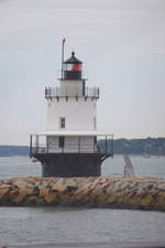 Das Spring Point Ledge Lighthouse, South Portland, Maine, markiert seit 1897 auf der Westseite die Haupteinfahrt in den Hafen von Portland. Aufnahmedatum: 28.09.2018.