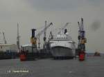 Blohm + Voss Dock 10 am 16.4.2013 mit ALBATROS beim Ausdocken /  Schwimmdock / L 287,5 m, B 44,2 m, Tg 10,21 m / fr Schiffe bis 130.000 dwt / Hebekapazitt: 50.000 t / Krne: 2 x 35 t, 2 x 15 t / 