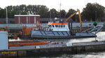 KEES JR am 5.8.2016, Hamburg, Elbe, im Tonnenhafen Finkenwerder der HPA /
Baggerschiff / Lüa 22,3 m, B 7 m, Tg 2,8 m / 2 Diesel, ges. 900 kW, Pfahlzug 15 t / gebaut 2014 bei Hoekman Shipbuilding für Baggerbedrijf De Boer in Sliedrecht /
