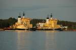 Drei Eisbrecher (ATLE,FREJ,ALE) im Hafen von Lulea Schweden im Juni 2008. ATLE verdeckt vom kleinen ALE.