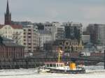 Bffel heisst dieser Eisbrecher und hat nach der sibirischen Klte im Februar 2012 einiges zu tun. 10.2.2012, Elbe Hamburg