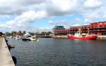 Lbeck Hansahafen, mit dem seetchtigen Feuerschiff  FEHMARNBELT  an den Media-Docks. Links am Bildrand sieht man die Hansa-Marina... Aufgenommen:18.7.2011