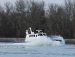 Kaum hat ein Tankschiff die Schleuse Vogelgrn im Rhein-Seiten-Kanal verlassen, legen die Jungs vom Gendarmerie-Boot  ALSACE G-7901  die Hebel auf den Tisch und machen sich klar zum entern. 13.02.2009