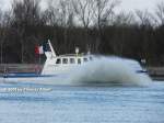 Kaum hat ein Tankschiff die Schleuse Vogelgrn im Rhein-Seiten-Kanal verlassen, legen die Jungs vom Gendarmerie-Boot  ALSACE G-7901  die Hebel auf den Tisch und machen sich klar zum entern. 13.02.2009