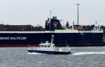 Das neue Wasserschutz-Kontrollboot  HABICHT  der Travemnder Wache auf Kontrollfahrt im Travemnder Hafen... Aufgenommen: 20.3.2012