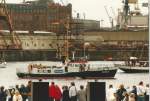 BIENE (WSA Hamburg) im Mai 1989 (Hafengeburtstag), Hamburg, Elbe, vor den Landungsbrücken (Scan vom Foto)  /
Peilschiff der WSA Hamburg / Lüa 23,41 m, B 5,5 m, Tg 1,61 m / 1 Diesel, 18,5 kn / gebaut 1963 / 1997 außer Dienst, ersetzt durch WEDEL /
