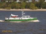 ERICUS (ENI 05115880) am 21.4.2015, Hamburg, Elbe Höhe Bubendeyufer /

Zoll-Patrouillenboot / Lüa 19,97 m, B 5,27 m, Tg 1,5 m  / 1 Diesel, MTU 8V396TE74, 832 kW, 1132 PS, 1 Verstellpropeller, 17 kn / 1996 bei  E. Menzer, HH-Geesthacht / Eigner: Bundesministerium der Finanzen, Manager: OFD-Hamburg / Heimathafen Hamburg /
