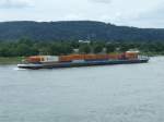 Rhein Ein Contenairschiff mit Namen Dilsberg in Linz