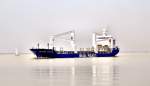 Containerschiffe Die 'Beluga Funktion' auf der Weser vor Bremerhaven