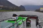 Elbe Schlepper Beskydy. oberhalb Aussig. Der Schreckenstein,darunter links, die Schleuse und das Stauwerk.