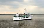 Weser MS 'Wega 2' - Flachbodenschiff Lg. 20 m - Br.6 m - Tiefg. 1,10 m - 9,3 Kn - 140 Fahrg�ste - Baujahr 1986 Neptunwerft Bremen. Heimathafen Fedderwardersiel - unternimmt Ausflugsfahrten in die Nordsee