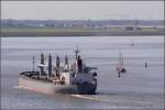 Massengutfrachter  Die 2003 gebaute ARMERIA (IMO 9263253) bef�hrt die Weser h�ufiger. Hier ist sie am 20.08.2008 Weser aufw�rts unterwegs.