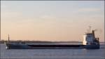 K�mos Die 1991 gebaute ANNETTE (IMO 8913071) im Abendlicht des 26.12.2008 Weser aufw�rts fahrend. Sie ist 103 m lang, 16 m breit und hat eine GT von 3815. Heimathafen ist St. John's (Antigua and Barbuda). Fr�here Namen: PORTLINK TRACER, RHEIN TRADER, RHEIN LEE.