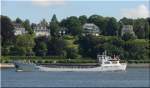 K�mos Hamburg, 24.6.09  - BRAKE ist noch ein richtiges K�stenmotorschiff im typischen Design der 50iger u 60ziger Jahre.(Bj. 1957, 9,5kn schnell, 1978 verl�ngert)
