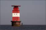 Der 32 m hohe Leuchtturm Mellumplate steht am Ausgang der ...