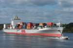 Containerschiffe OOCL NORFOLK elbeinw�rts, H�he Finkenwerder. (30.9.09)
Das ist ein Panamaxschiff. Kommt also gerade noch durch den Panamakanal. Kann  4557 TEUs laden. Bj. Feb 2009 in S-Korea, von der HSH Nordbank(!) finanziert, 260 m lang. 