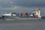 Containerschiffe Charlotta am 24.9.2009 bei Gr�nendeich auf der Elbe.