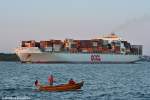Containerschiffe Die OOCL Shenzen auf der Elbe bei Gr�nendeich am 16.07.06.
