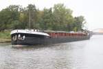 Mittellandkanal mit Stichkan�len Binnenschiff 'Borena' kurz vor der Eisenbahnbr�cke in Haldensleben am 03.10.2009.