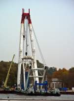Bagger und Kr�ne zu den Br�ckenbauarbeiten an der Ziegelgrabenbr�cke Stralsund am 17.10.07 war dieser Schwimmkran im Einsatz