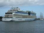 Die 252 Meter lange AIDAbella am 11.08.08 am Warnem�nder Cruise ...