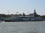 Schaufelraddampfer de majesteit mit Heimathafen Rotterdam am 15. Mai 2004 ...