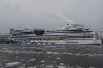 Die AIDAblu am 06.02.10 im Hamburger Hafen ihren drei Tages ...