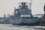 Der Einsatzgruppenversorger A1411 Berlin im Hamburger Hafen.

Technische Daten: * Ma�e (L�nge/ Breite/ Tiefgang): 174,0m/ 24,0m/ 7,4m
                  * Einsatzverdr�ngung: cirka 18.000 t
                  * Geschwindigkeit: 20 kn
              ...