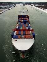 Die ELYSEE unterquert die Holtenauer Hochbr�cken in Kiel und wird ...