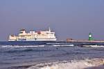 das F�hrschiff Huckleberry Finn l�uft in den Rostocker Hafen ein ...