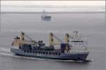 Die 2004 gebaute MARIA (IMO 9266566) am 13.02.2010 Weser abw�rts ...