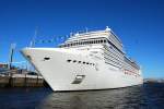 Die strahlend wei�e MSC Magnifica IMO-Nummer:9387085 Flagge:Panama Heimathafen:Panama L�nge:294m Breite: ...
