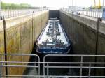 Das Tankschiff CHINOOK am 25.04.2010 bei Marckolsheim (Frankreich) H�he Schleuse. ...