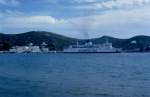 Das F�hrschiff Agapitos bei einer der Kykladeninseln im Mai 1996 ...