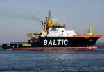 Schlepper MS Baltic beim Einlaufen in den Hafen Warnem�nde/Rostock. Die ...