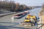 Die Catharina beladen mit Kohle am 26.02.2011 bei Hannover Misburg. ...