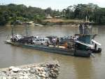 Eine kleine Flussf�hre auf dem Rio Napo im Amazonasgebiet Ecuadors ...