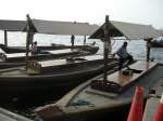Einige Abra-Boote warten am 24.Juli 2010 auf einem Seitenarm des ...